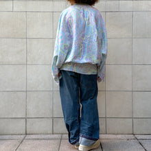 Load image into Gallery viewer, Camicia azzurro pallido a stampe 80s