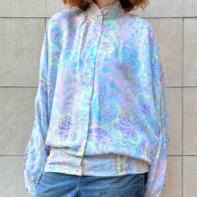 Load image into Gallery viewer, Camicia azzurro pallido a stampe 80s