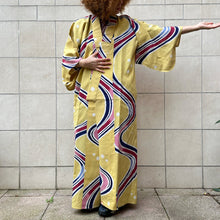 Load image into Gallery viewer, Yutaka villa con stampe multicolor 50s