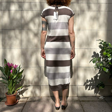 Load image into Gallery viewer, Abito Brown in maglia a righe