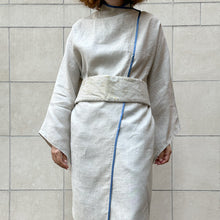 Load image into Gallery viewer, Maxi blusa/abito sartoriale  ecru bordo blu