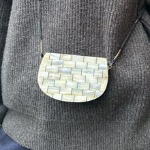 Load image into Gallery viewer, Mini borsina madre perla antica