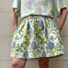 Load image into Gallery viewer, Gonna bianca fiori Miu Miu 90s
