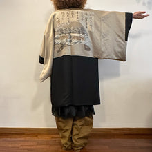 Load image into Gallery viewer, Kimono maschile in seta nero e oro
