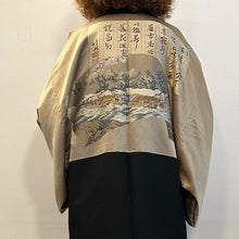Load image into Gallery viewer, Kimono maschile in seta nero e oro
