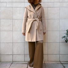 Load image into Gallery viewer, Cappotto Marella color cammello Y2K