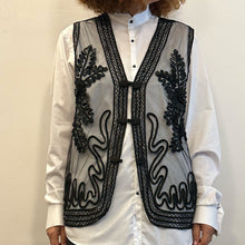 Load image into Gallery viewer, Gilet in rete nera 70s
