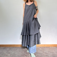 Load image into Gallery viewer, Abito sartoriale a balze Nero 90s