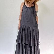 Load image into Gallery viewer, Abito sartoriale a balze Nero 90s