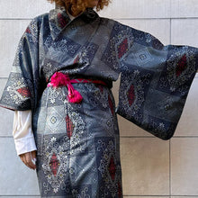 Load image into Gallery viewer, kimono in seta blu con stampe geometriche fine 50s
