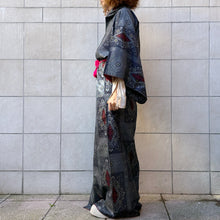 Load image into Gallery viewer, kimono in seta blu con stampe geometriche fine 50s