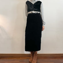 Load image into Gallery viewer, Spezzato gilet e gonna in velluto di seta 90s