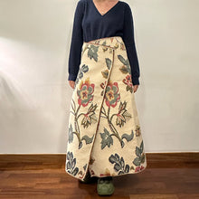 Load image into Gallery viewer, Gonna Mei-Drama sartoriale realizzata con tessuto di tappezzeria vintage