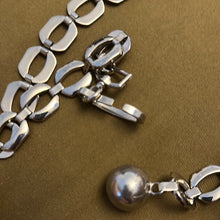 Load image into Gallery viewer, Cintura gioiello in metallo color argento 80s
