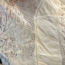 Load image into Gallery viewer, Abito antica camicia da notte bianca con inserti in pizzo