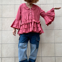 Load image into Gallery viewer, Camicia con balze rosso lampone Y2K