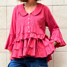 Load image into Gallery viewer, Camicia con balze rosso lampone Y2K