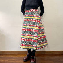 Load image into Gallery viewer, Gonna Mei-Drama sartoriale realizzata con tessuto di tappezzeria vintage