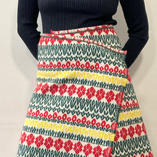 Load image into Gallery viewer, Gonna Mei-Drama sartoriale realizzata con tessuto di tappezzeria vintage