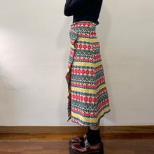 Load image into Gallery viewer, Gonna Mei-Drama sartoriale realizzata con tessuto di tappezzeria vintage