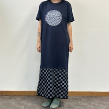 Load image into Gallery viewer, Maxi Dress Navy con stampa Crisantemo con tessuto antico giapponese kasuri
