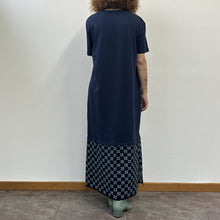 Load image into Gallery viewer, Maxi Dress Navy con stampa Crisantemo con tessuto antico giapponese kasuri