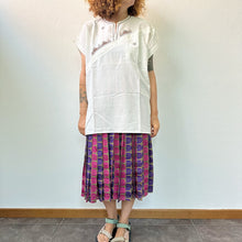 Load image into Gallery viewer, Top ecru con ricami marrone e neri 80s