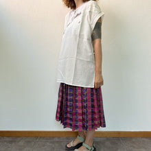 Load image into Gallery viewer, Top ecru con ricami marrone e neri 80s