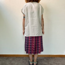 Load image into Gallery viewer, Top ecru con ricami marrone e neri 80s