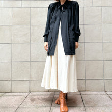 Load image into Gallery viewer, Blusa nera in seta fine 70s primi 80s vintage