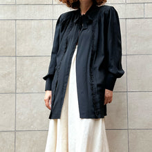 Load image into Gallery viewer, Blusa nera in seta fine 70s primi 80s vintage