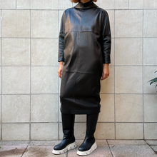 Load image into Gallery viewer, Abito Gianfranco Ferre nero in pelle 80s