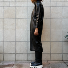 Load image into Gallery viewer, Abito Gianfranco Ferre nero in pelle 80s