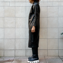 Load image into Gallery viewer, Abito Gianfranco Ferre nero in pelle 80s