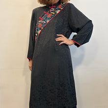 Load image into Gallery viewer, Abito ricamato a mano cinese 80s