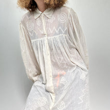Load image into Gallery viewer, Abito bianco a camicia con ricami