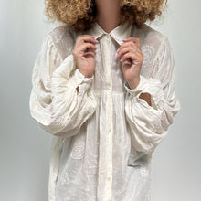 Load image into Gallery viewer, Abito bianco a camicia con ricami