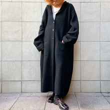 Load image into Gallery viewer, Maxi cappotto nero in lana cotta