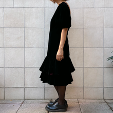 Load image into Gallery viewer, Abito Victor Costa in velluto nero 80s