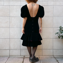 Load image into Gallery viewer, Abito Victor Costa in velluto nero 80s