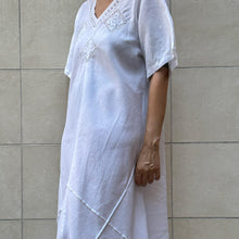 Load image into Gallery viewer, Abito bianco con inserti in pizzo 80s