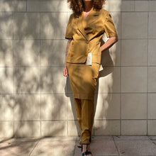 Load image into Gallery viewer, Completo tre parti Genny by Gianni Versace color senape 80s
