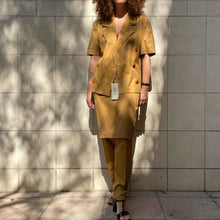 Load image into Gallery viewer, Completo tre parti Genny by Gianni Versace color senape 80s