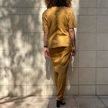 Load image into Gallery viewer, Completo tre parti Genny by Gianni Versace color senape 80s