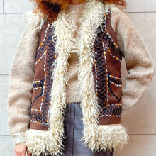 Load image into Gallery viewer, Gilet in montone afghano ricamato vintage
