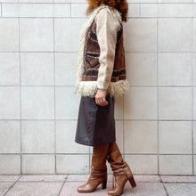 Load image into Gallery viewer, Gilet in montone afghano ricamato vintage