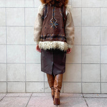 Load image into Gallery viewer, Gilet in montone afghano ricamato vintage