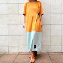 Load image into Gallery viewer, Mollami Dress Ocra/Aloe con martingala verde bottiglia