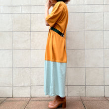 Load image into Gallery viewer, Mollami Dress Ocra/Aloe con martingala verde bottiglia