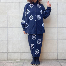 Load image into Gallery viewer, Completo camicia e gonna blu stampe shibory style